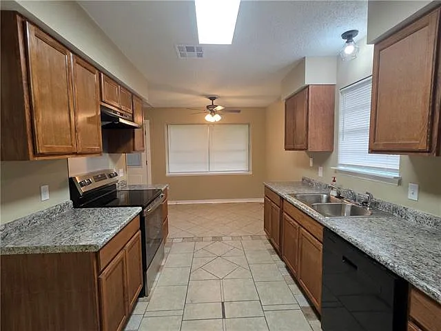 4 bed, 2.0 bath, 1781 sqft, $1,800 — Photo 4