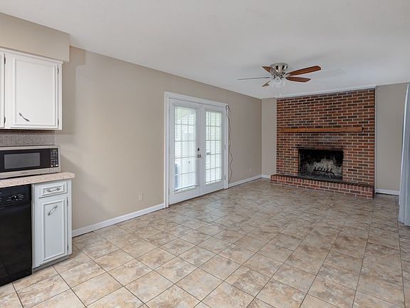 4th image of 2822 Hilyer Dr