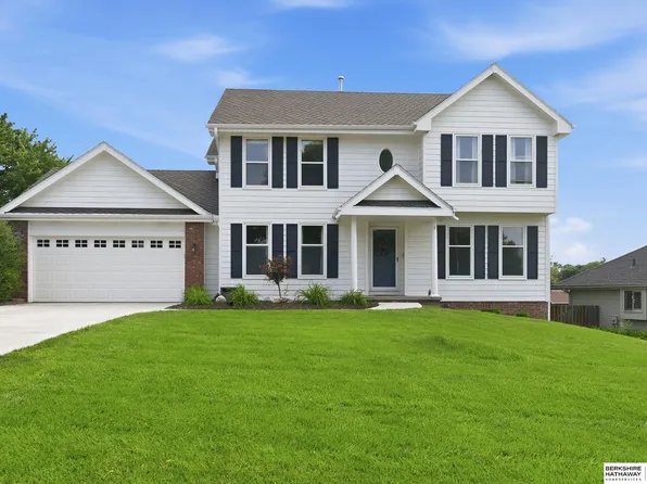 15817 N Cir, Omaha, NE 68135