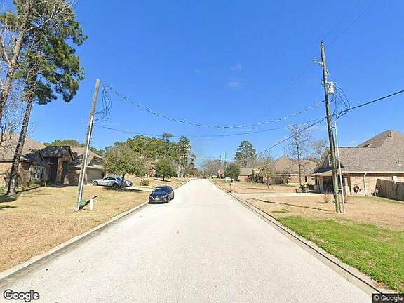 Exterior Neighborhood (street photo)