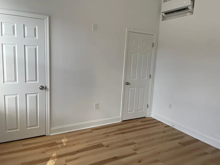 1731 N Dover St — Photo 14