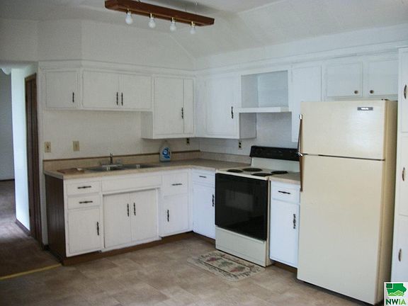 2nd image of 1020 Park Ave