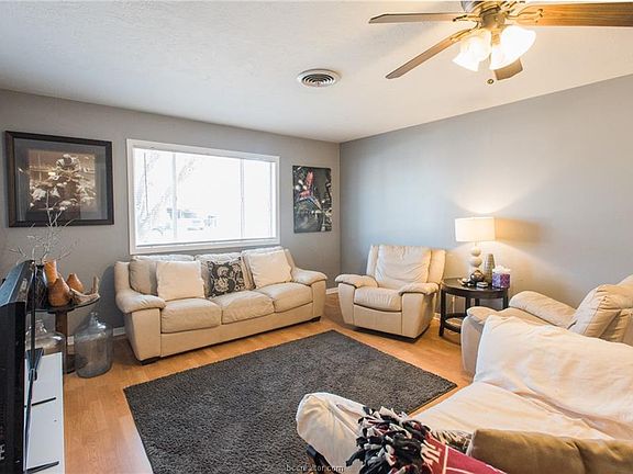 5th image of 1504 Laura Ln