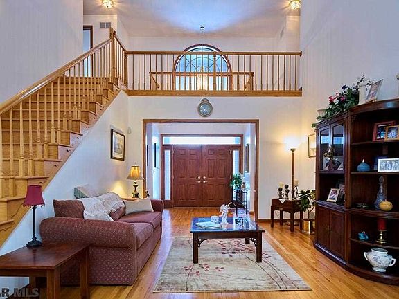 5th image of 2327 Oak Leaf Dr