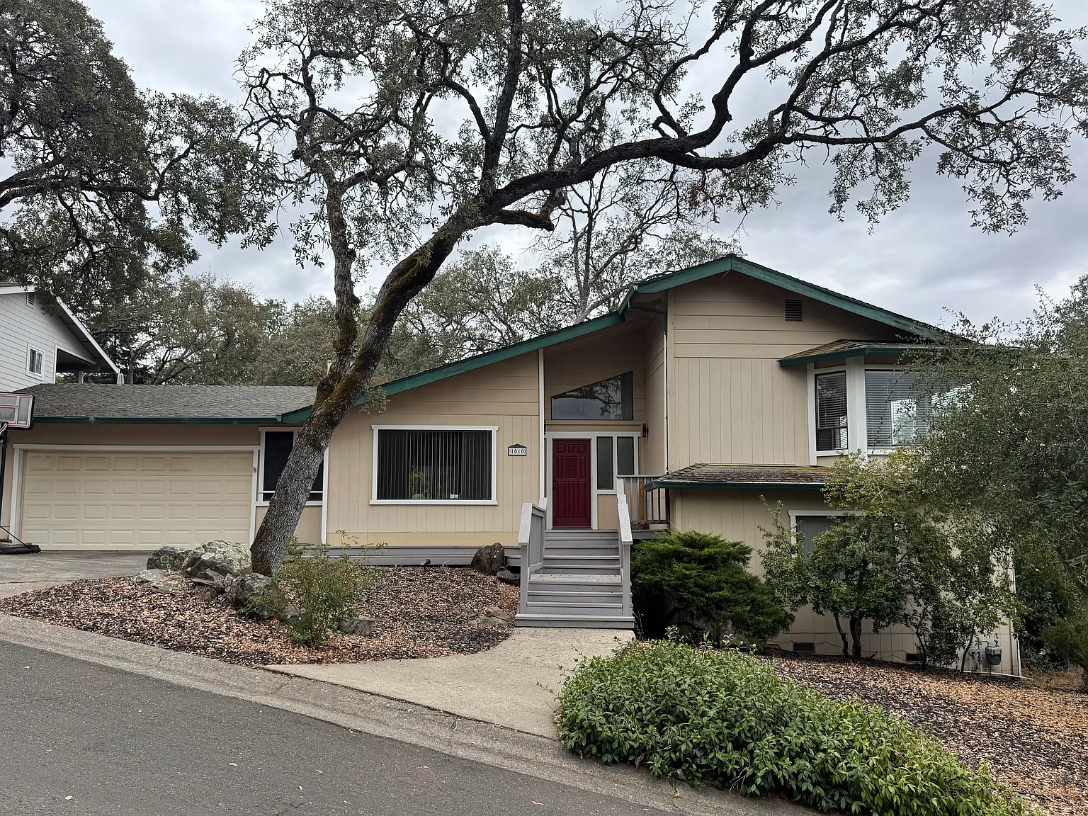 3 bed, 2.5 bath, 1744 sqft, $2,995 — Photo 1