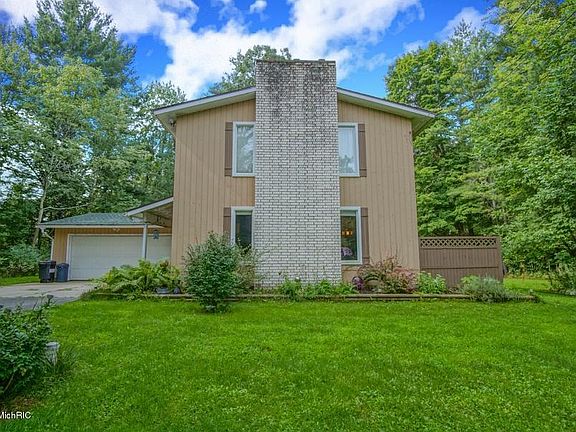 4th image of 20766 Edgewood Dr