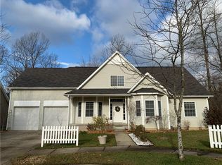 5660 Honey Locust Dr, Columbus, IN 47201