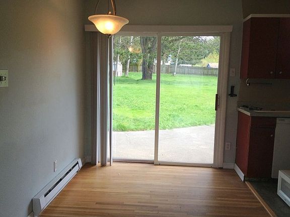 5th image of 2939 39th Ave NE