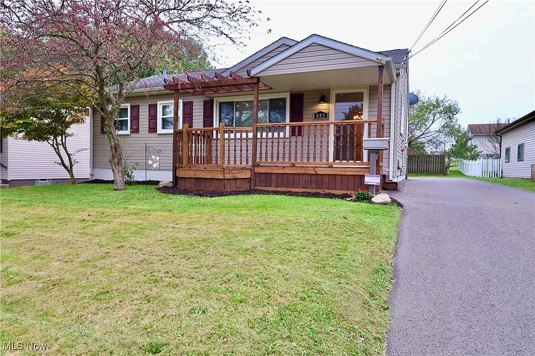 885 Doris Dr photo 1