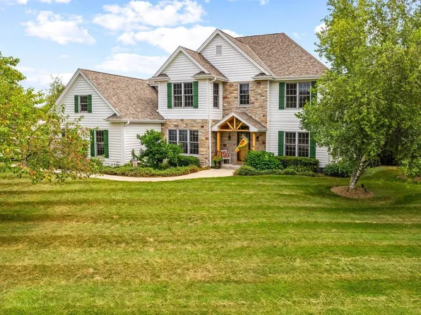 555 River Bluff CIRCLE, Oconomowoc, WI 53066