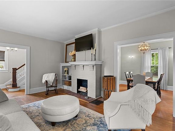 5th image of 800 Miller St