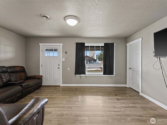 4th image of 219 NE B Street