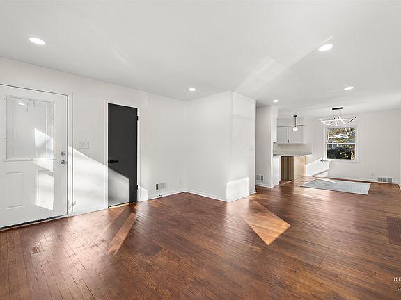 5th image of 1423 Roncevalles Ave