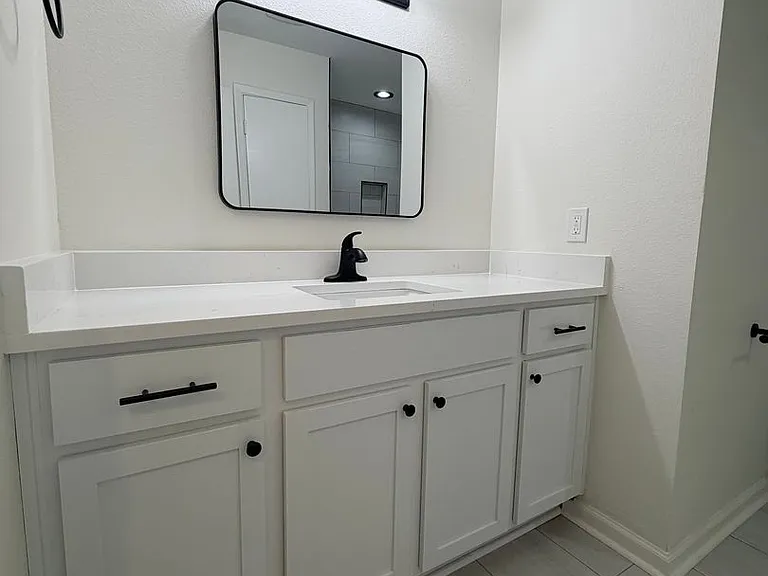 4700 N Vine St — Photo 14