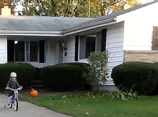 9221 Riverside Dr, Grand Ledge, MI 48837