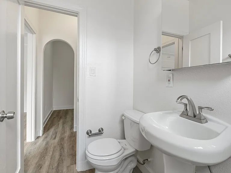1623 N Mariposa — Photo 13