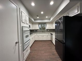 605 Mary Ann Dr, Friendswood, TX 77546