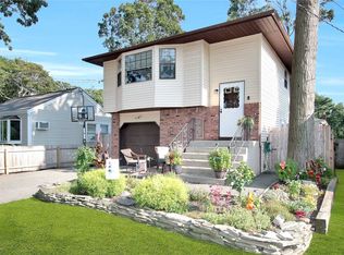 44A 5th St, Ronkonkoma, NY 11779