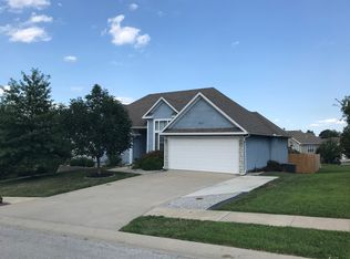 1217 S Country View Ln, Warrensburg, MO 64093