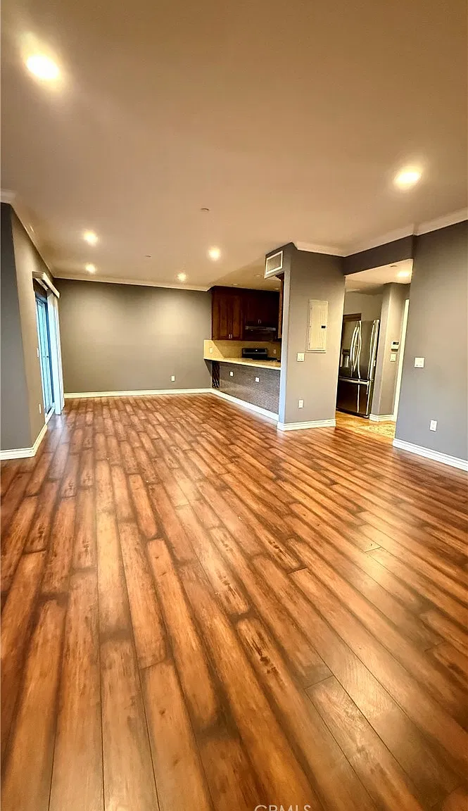 3 bed, 2.5 bath, 1462 sqft, $4,000 — Photo 2
