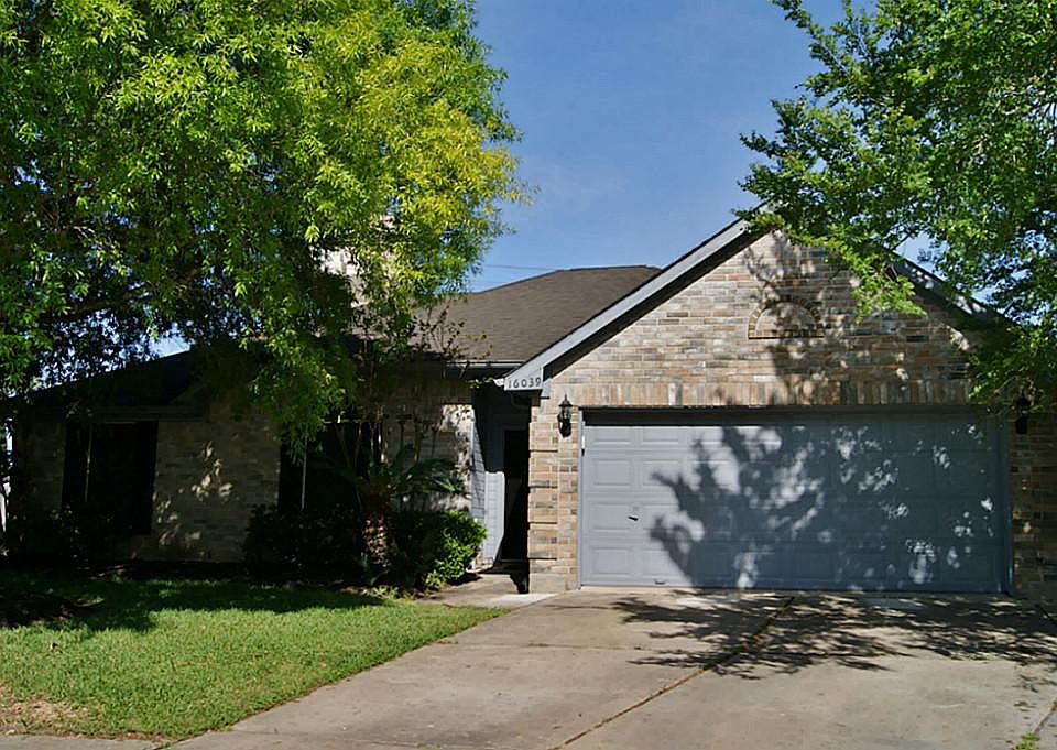 FRONT OF THIS ONE STORY 4 BEDROOM OR 3/STUDY BEAUTY