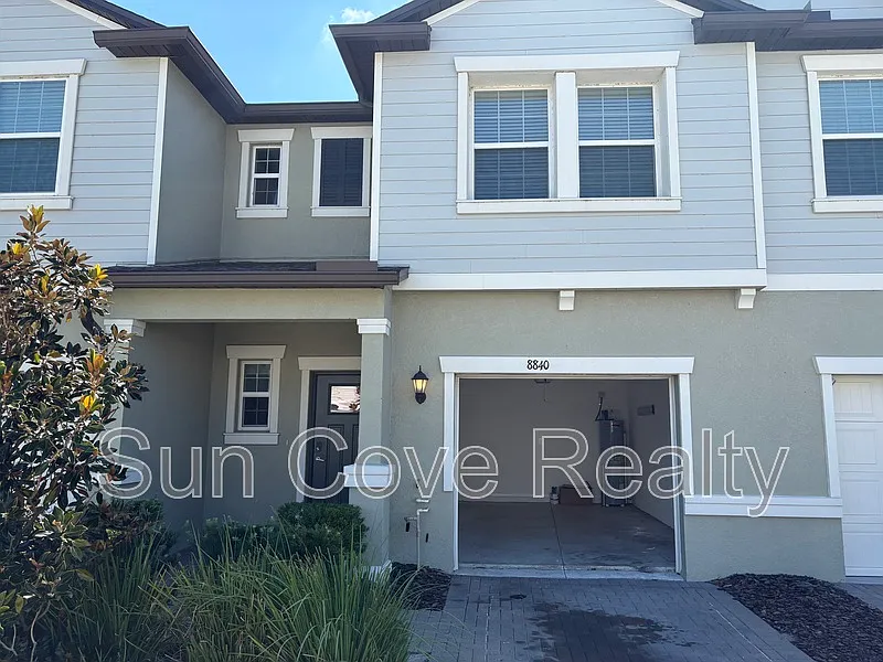 3 bed, 2.5 bath, 1061 sqft, $2,100 — Photo 2