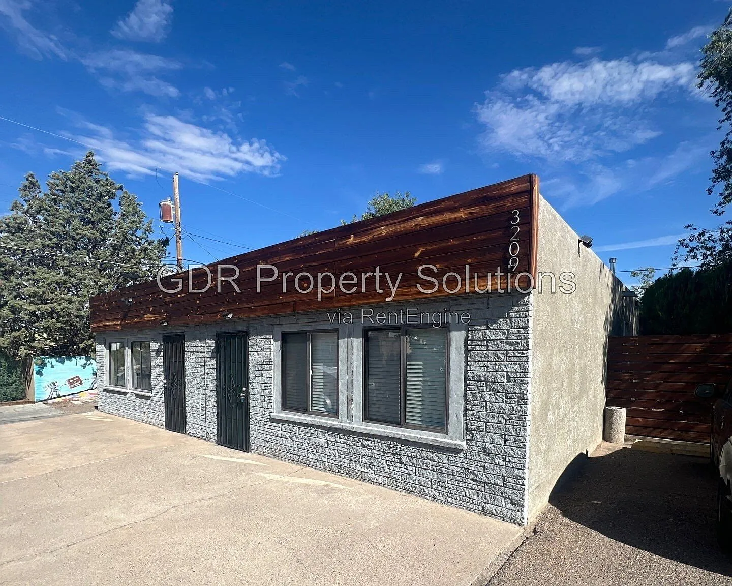 Studio, 1.0 bath, 500 sqft, $975 — Photo 2