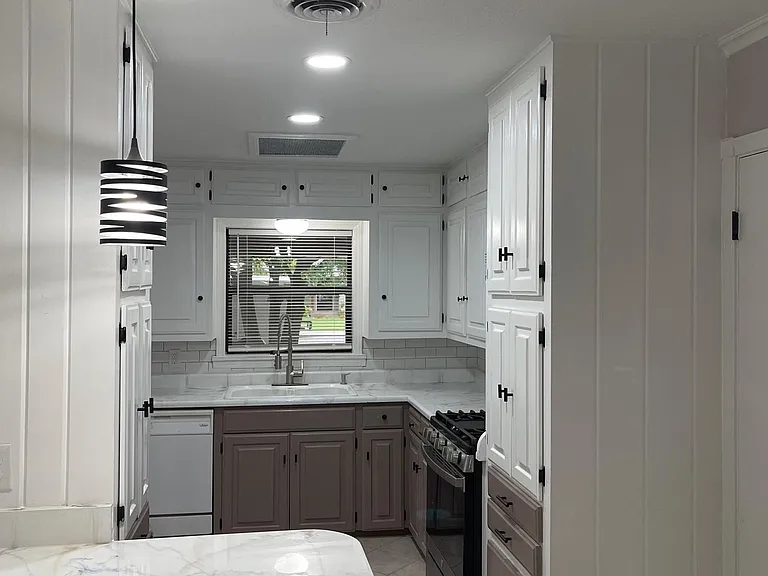 3611 Fleetwood Dr — Photo 4