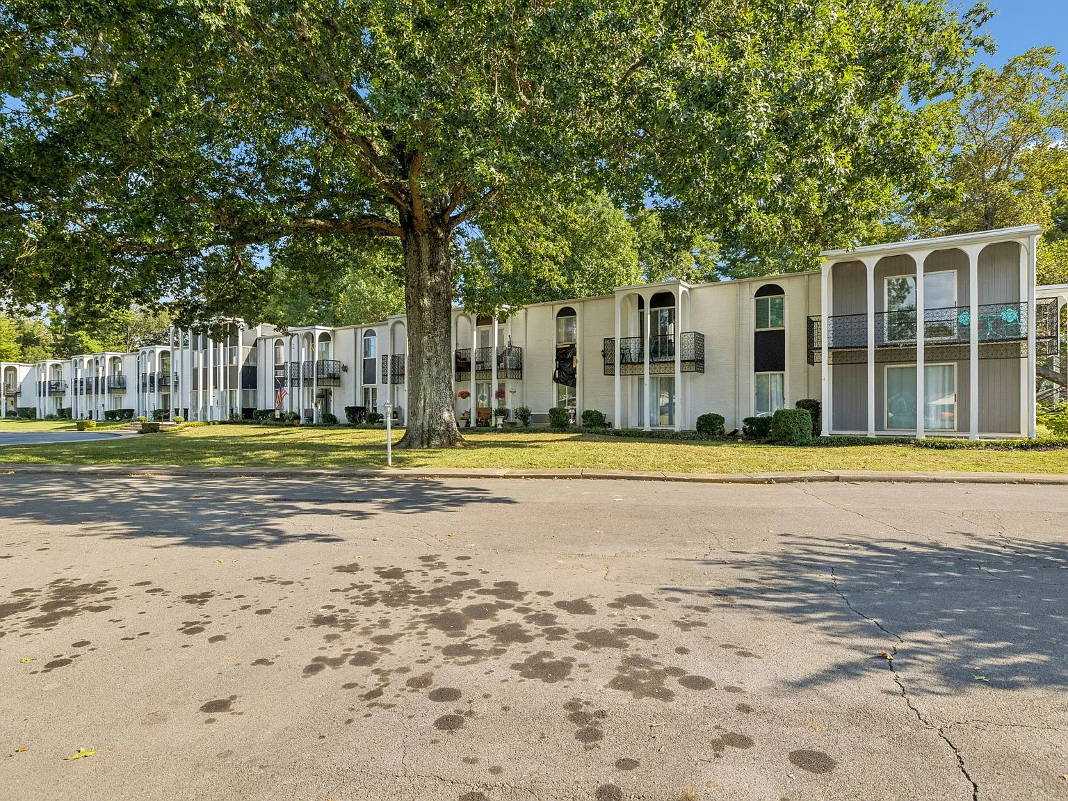 1 bed, 1.0 bath, 729 sqft, $1,148 — Photo 3