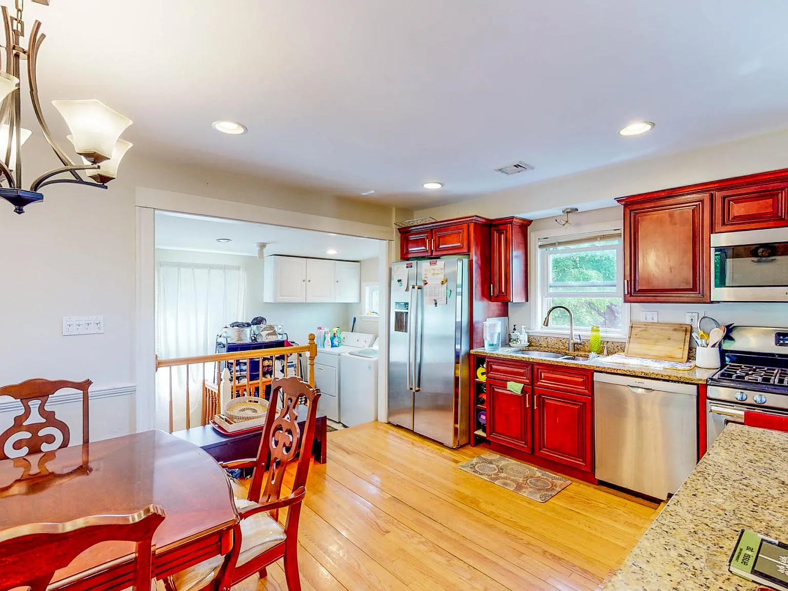 3 bed, 2.5 bath, 1800 sqft, $4,500 — Photo 3