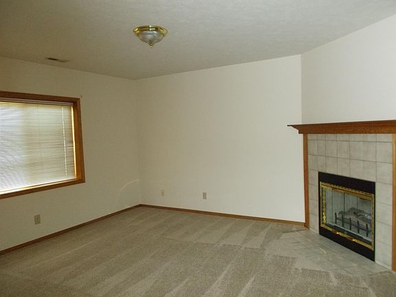 3rd image of 3149 Sequoia Dr