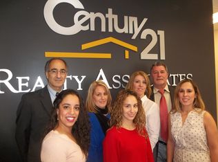 9 Crabapple Ln, Smithfield, RI 02828