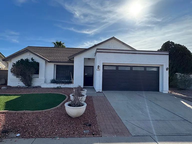 1107 W Piute Ave — Photo 2