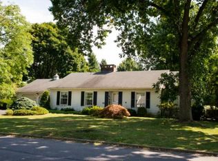 2839 Meadowbrook Cir S, Allentown, PA 18103