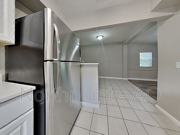 4th image of 6810 Lyman Ave