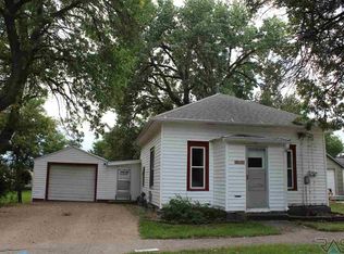 511 SW 2nd St, Madison, SD 57042