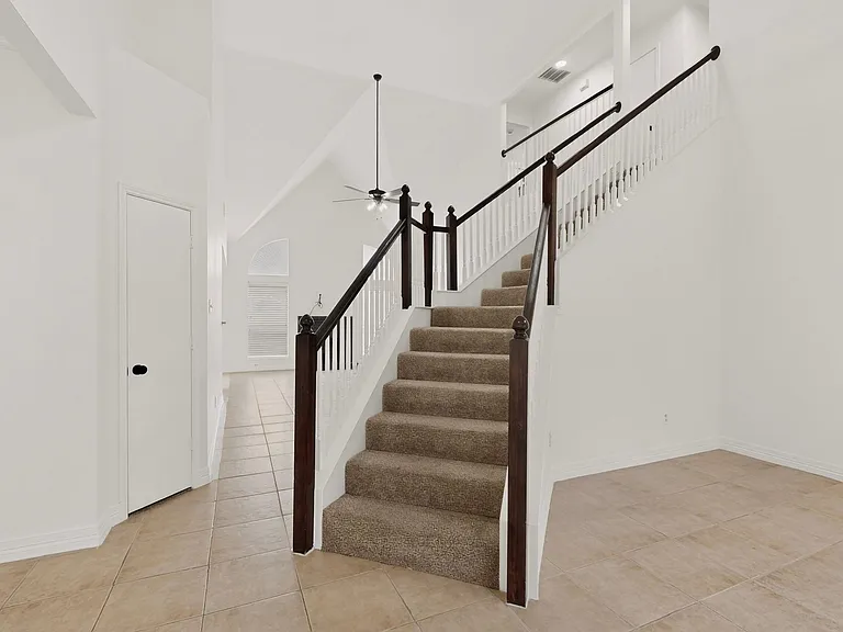 817 Edmonton Dr — Photo 24