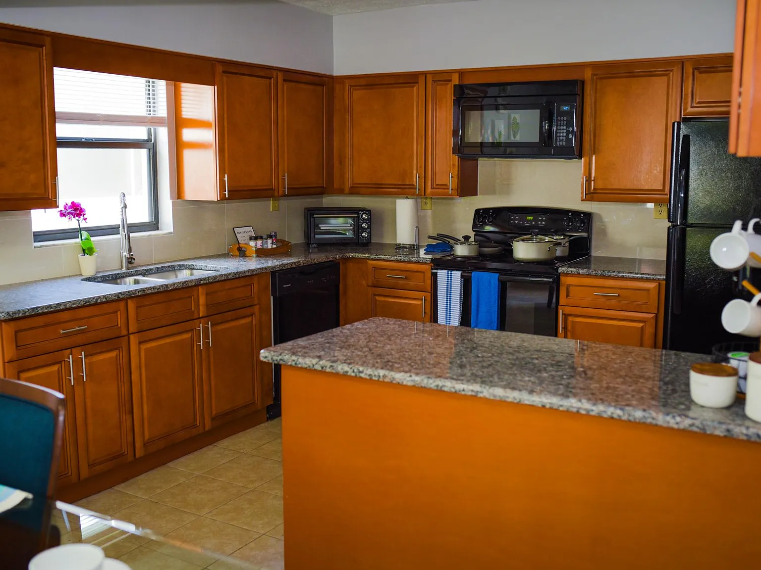2 bed, 1080 sqft, $1,275 — Photo 3