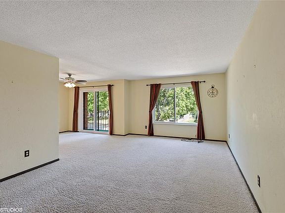 3rd image of 411 Crimson Dr NE APT 28