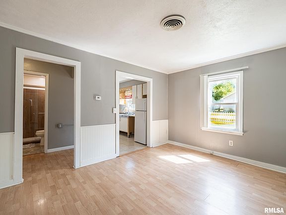 5th image of 700 N Elbert Ct