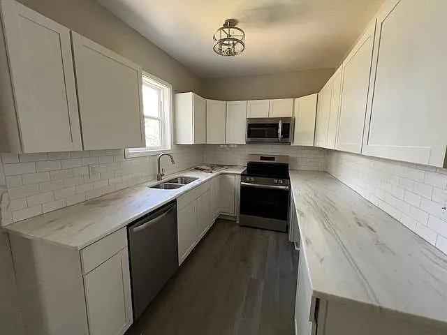 1304 Grove St — Photo 6