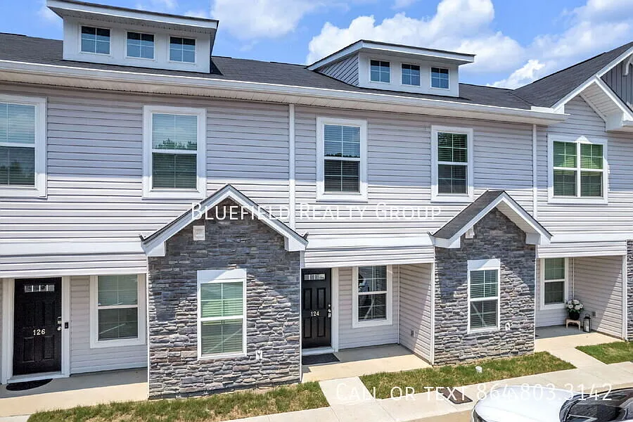 Modern 2-Bedroom, 2.5-Bath Townhome with Stylish Living in Simpsonville $1,575/mo rent — Photo 3