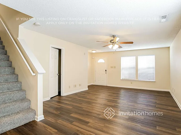 1905 Dunsmore Ln — Photo 3