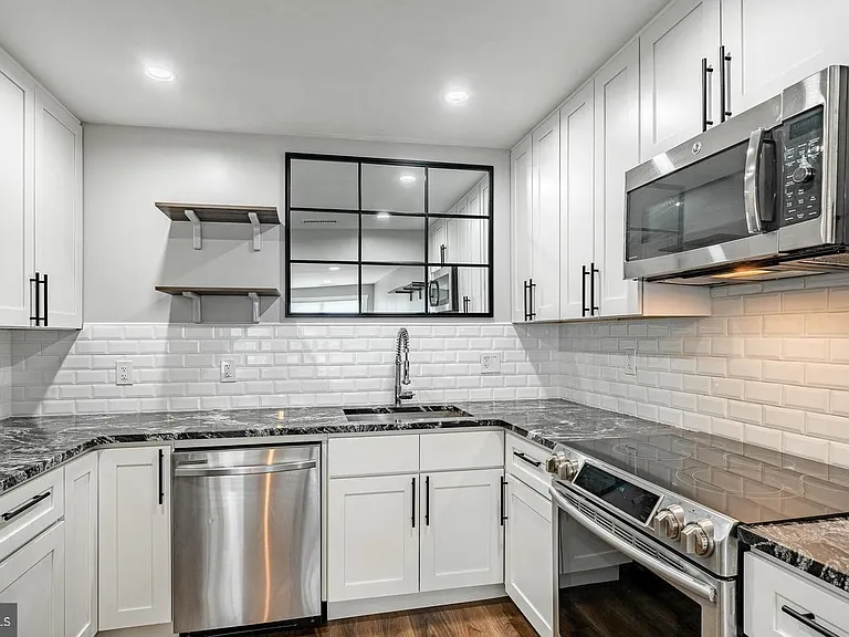 239 Smallwood Ct #239 — Photo 3