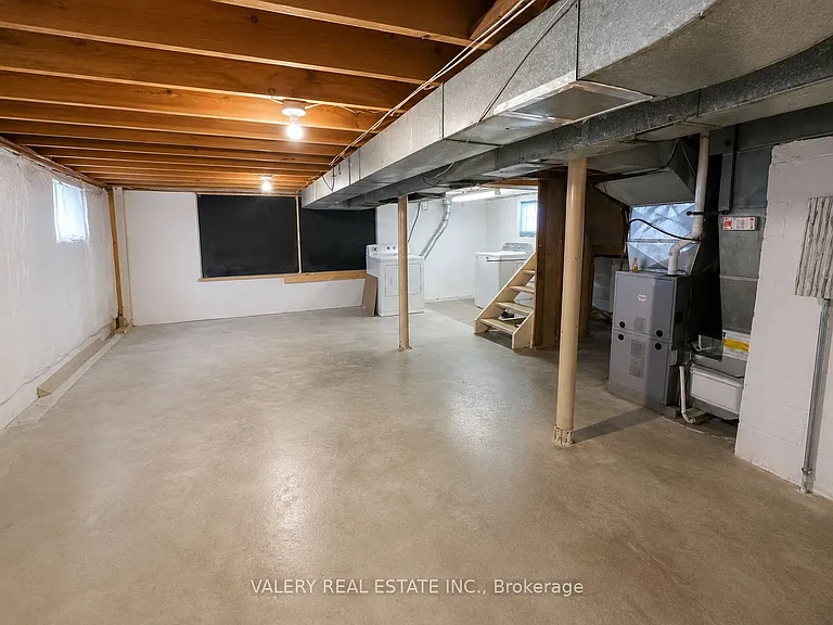 1058 Moy Ave — Photo 22