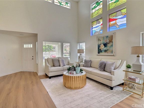 3rd image of 23948 Lone Pine Dr