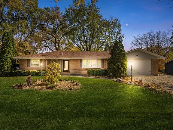 2nd image of 942 Johnston Dr