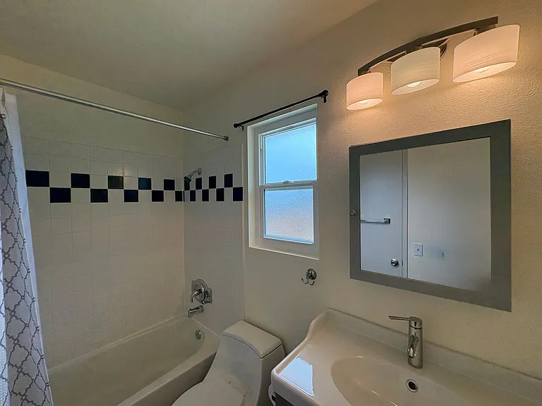 2104 N Mammoth Pl — Photo 14
