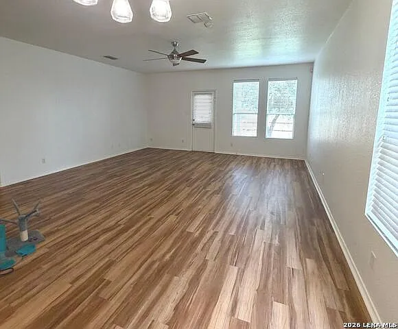 5 bed, 3.5 bath, 3030 sqft, $2,450 — Photo 3