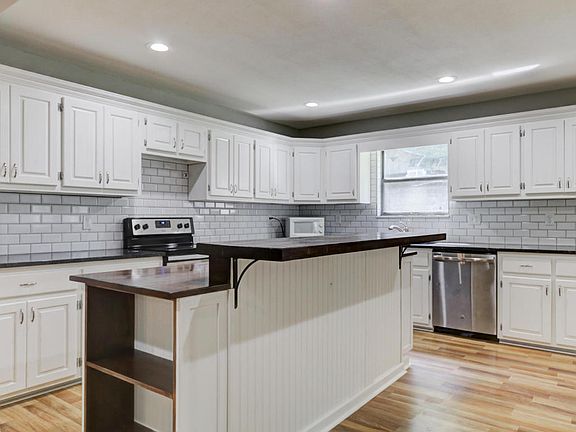 4th image of 2318 Patrick Ave